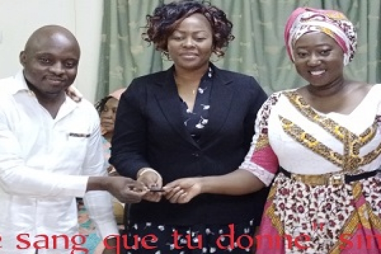 Malika et Dr Abdallah chante le don de sang